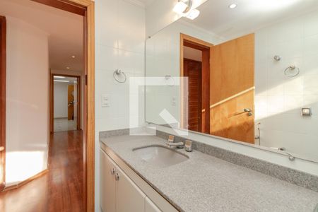 Apartamento à venda com 217m², 4 quartos e 4 vagasBanheiro