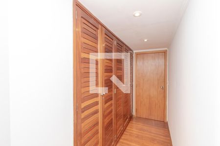 Apartamento à venda com 217m², 4 quartos e 4 vagasCloset da Suíte 2