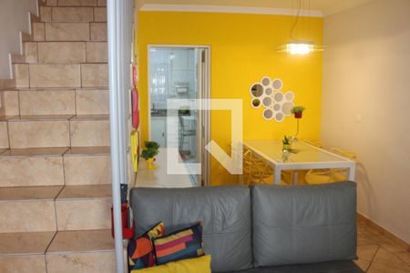 Sala de casa de condomínio à venda com 2 quartos, 80m² em Vila Palmares, São Caetano do Sul