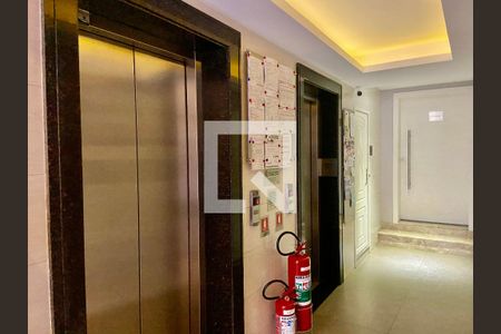 Apartamento à venda com 72m², 2 quartos e 1 vagaÁrea comum