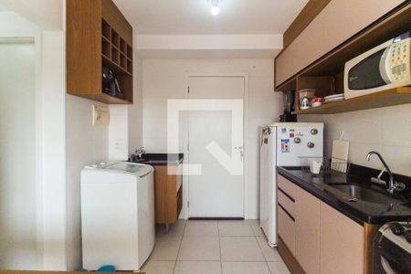 Sala/Cozinha de apartamento para alugar com 2 quartos, 33m² em Vila Carmosina, São Paulo