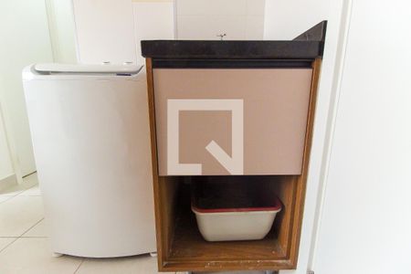 Sala/Cozinha de apartamento para alugar com 2 quartos, 33m² em Vila Carmosina, São Paulo