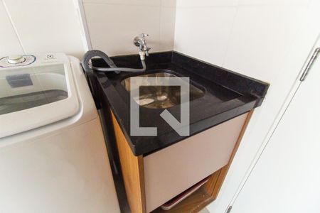 Sala/Cozinha de apartamento para alugar com 2 quartos, 33m² em Vila Carmosina, São Paulo