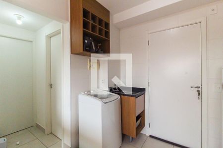 Sala/Cozinha de apartamento para alugar com 2 quartos, 33m² em Vila Carmosina, São Paulo