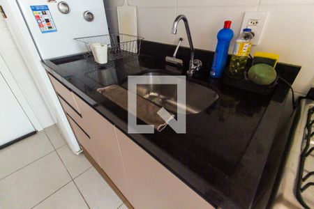 Sala/Cozinha de apartamento para alugar com 2 quartos, 33m² em Vila Carmosina, São Paulo