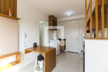Sala/Cozinha de apartamento para alugar com 2 quartos, 33m² em Vila Carmosina, São Paulo