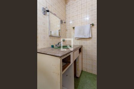 Banheiro  de casa à venda com 2 quartos, 190m² em Santa Lúcia, Belo Horizonte