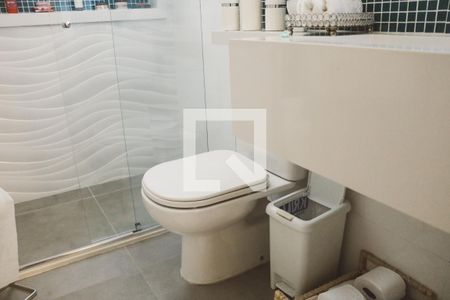 Banheiro da Suíte de casa de condomínio para alugar com 2 quartos, 175m² em Parque Mandaqui, São Paulo