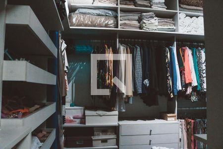 Closet da suíte de casa de condomínio para alugar com 2 quartos, 175m² em Parque Mandaqui, São Paulo