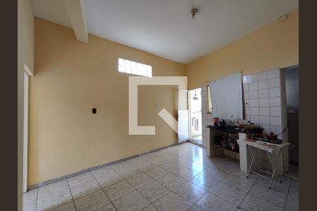 Cozinha e sala de casa para alugar com 1 quarto, 47m² em Vila do Americano, Ferraz de Vasconcelos