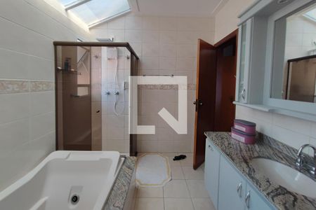 Casa de condomínio para alugar com 300m², 4 quartos e 3 vagasBanheiro Suíte 2