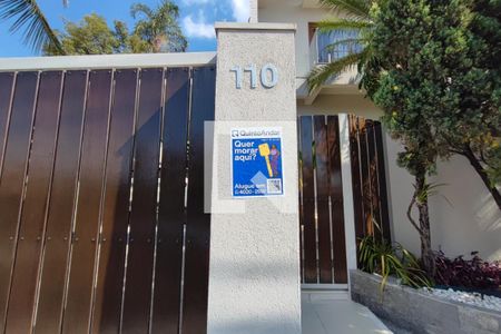 Casa de condomínio para alugar com 300m², 4 quartos e 3 vagasPLACA INSTALADA NA FACHADA