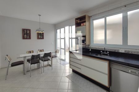 Casa de condomínio para alugar com 300m², 4 quartos e 3 vagasCozinha