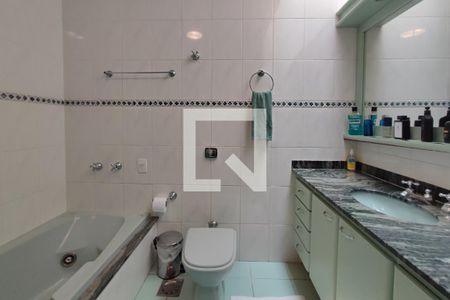 Casa de condomínio para alugar com 300m², 4 quartos e 3 vagasBanheiro