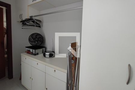 Casa de condomínio para alugar com 300m², 4 quartos e 3 vagasLavanderia