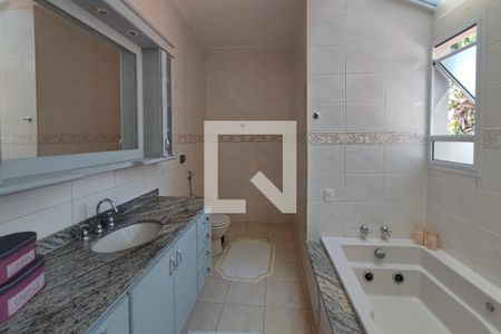 Casa de condomínio para alugar com 300m², 4 quartos e 3 vagasBanheiro Suíte 2