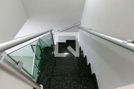 Casa à venda com 103m², 3 quartos e 2 vagasEscada 