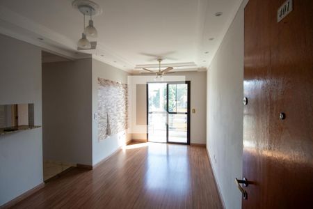 Sala  de apartamento para alugar com 2 quartos, 50m² em Vila Carmosina, São Paulo