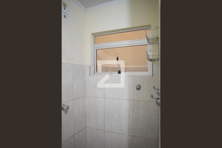 Banheiro de kitnet/studio para alugar com 1 quarto, 40m² em Novo Mundo, Curitiba