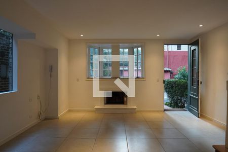 Sala de casa de condomínio para alugar com 3 quartos, 155m² em Cerqueira César, São Paulo