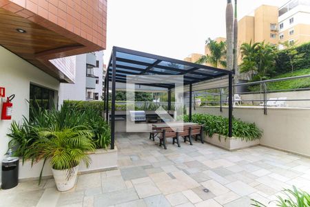 Apartamento à venda com 212m², 3 quartos e 3 vagas Apartamento à venda com 212m², 3 quartos e 3 vagasÁrea comum - Churrasqueira