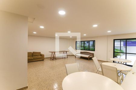Apartamento à venda com 212m², 3 quartos e 3 vagas Apartamento à venda com 212m², 3 quartos e 3 vagasÁrea comum - Salão de festas