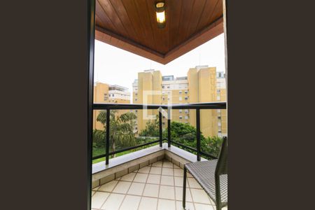 Apartamento à venda com 212m², 3 quartos e 3 vagas Apartamento à venda com 212m², 3 quartos e 3 vagasVaranda