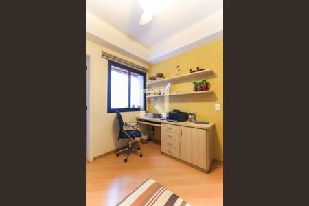 Apartamento à venda com 212m², 3 quartos e 3 vagas Apartamento à venda com 212m², 3 quartos e 3 vagasEscritório