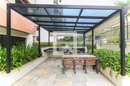 Apartamento à venda com 212m², 3 quartos e 3 vagas Apartamento à venda com 212m², 3 quartos e 3 vagasÁrea comum - Churrasqueira