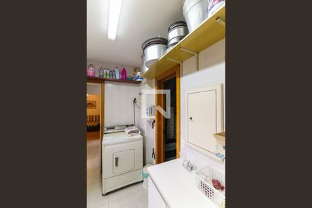 Apartamento à venda com 212m², 3 quartos e 3 vagas Apartamento à venda com 212m², 3 quartos e 3 vagasÁrea de Serviço