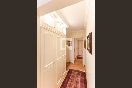 Apartamento à venda com 212m², 3 quartos e 3 vagas Apartamento à venda com 212m², 3 quartos e 3 vagasCorredor