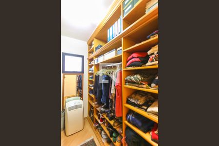 Apartamento à venda com 212m², 3 quartos e 3 vagas Apartamento à venda com 212m², 3 quartos e 3 vagasCloset da suíte