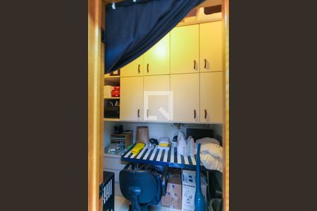 Apartamento à venda com 212m², 3 quartos e 3 vagas Apartamento à venda com 212m², 3 quartos e 3 vagasQuarto de Serviço