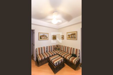 Apartamento à venda com 212m², 3 quartos e 3 vagas Apartamento à venda com 212m², 3 quartos e 3 vagasEscritório