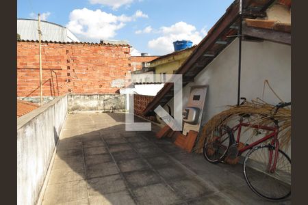 Casa à venda com 236m², 2 quartos e 5 vagasVaranda