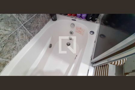 Casa à venda com 169m², 4 quartos e 2 vagas Casa à venda com 169m², 4 quartos e 2 vagasBanheiro da Suíte