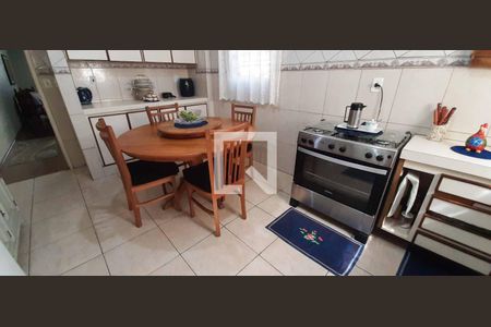 Casa à venda com 169m², 4 quartos e 2 vagas Casa à venda com 169m², 4 quartos e 2 vagasCozinha