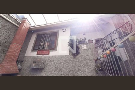 Casa à venda com 169m², 4 quartos e 2 vagas Casa à venda com 169m², 4 quartos e 2 vagasEdícula