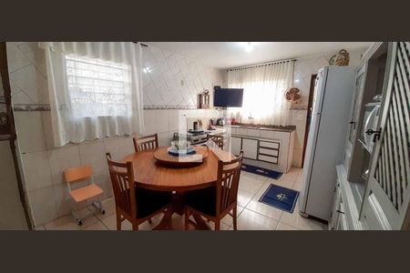 Casa à venda com 169m², 4 quartos e 2 vagas Casa à venda com 169m², 4 quartos e 2 vagasCozinha