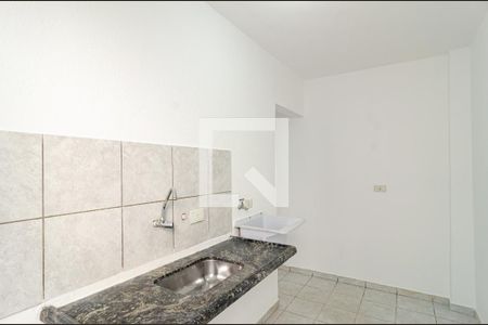 Cozinha de casa para alugar com 1 quarto, 25m² em Vila Fachini, São Paulo