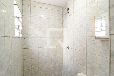 Banheiro social de casa para alugar com 1 quarto, 25m² em Vila Fachini, São Paulo