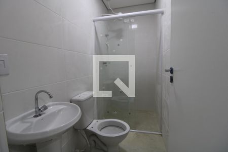 Banheiro de casa para alugar com 2 quartos, 60m² em Terceira Divisão de Interlagos, São Paulo