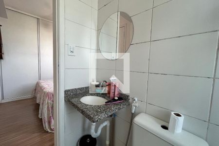 Banheiro quarto 1 de apartamento para alugar com 3 quartos, 70m² em Vila Figueira, Suzano