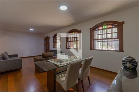 Sala 1 de casa à venda com 5 quartos, 374m² em Ouro Preto, Belo Horizonte