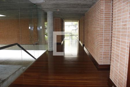 Corredor de casa à venda com 3 quartos, 976m² em Cidade Jardim, São Paulo