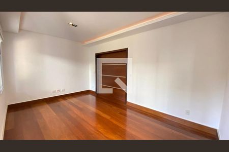 Casa de Condomínio à venda com 4 quartos, 931m² em Jardim Petropolis, São Paulo