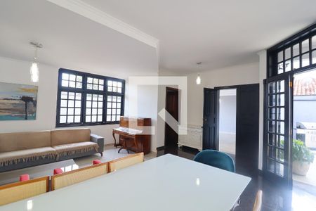 Sala de casa para alugar com 4 quartos, 840m² em Jardim das Samambaias, Jundiaí