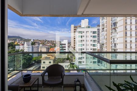 Varanda de apartamento à venda com 1 quarto, 50m² em Santo Antônio, Belo Horizonte