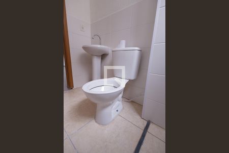 Banheiro Corredor de apartamento para alugar com 2 quartos, 42m² em Parque Senhor do Bonfim, Taubaté