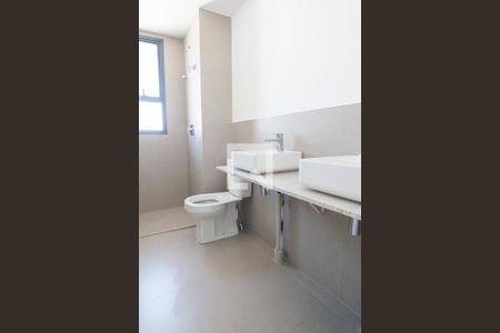 banheiro suite de apartamento à venda com 1 quarto, 44m² em Vila da Serra, Nova Lima